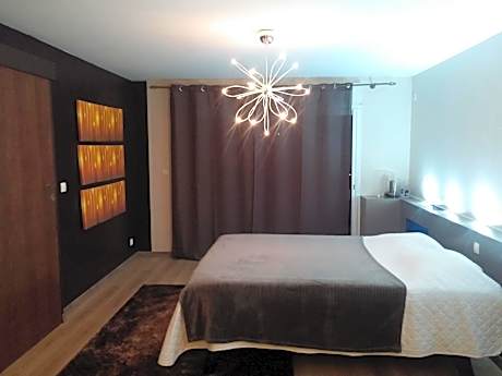 Large Garden View Room with private bathroom and WC