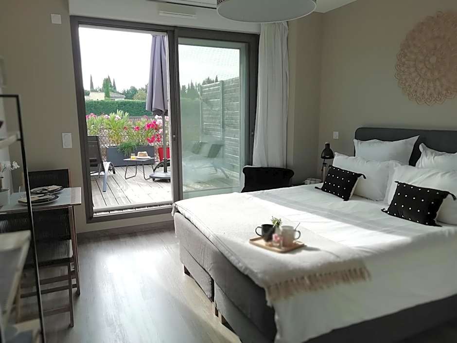 Sweet Home studio Aix en Pce, clim,terrasse,piscine,pkg,resto