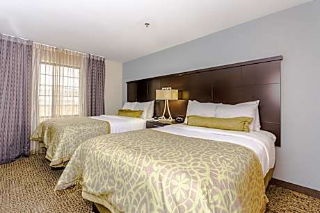 2 Dbl Bed 1 Bdrm Ste Mobil Acc Roll Shwr