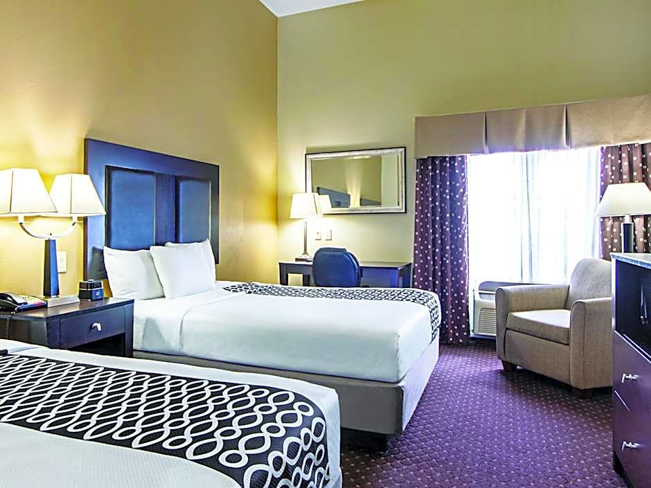 La Quinta Inn & Suites by Wyndham Houston New Caney