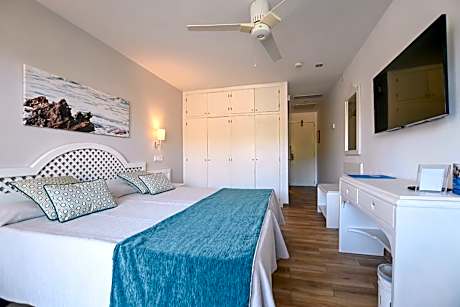 Junior Suite with Sea View (2 Adults + 2 Children)