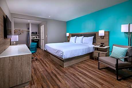 Travelodge by Wyndham LAX South
