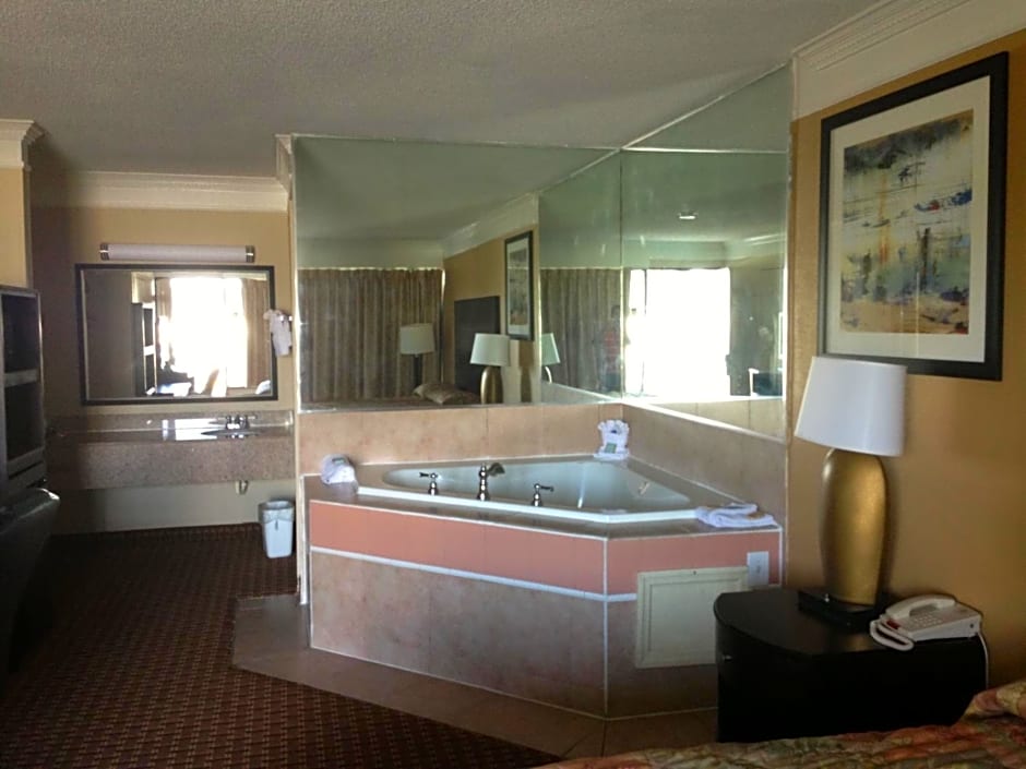 Travelodge by Wyndham Hinesville