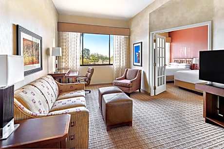 One-Bedroom 2 Double Bed Suite with View