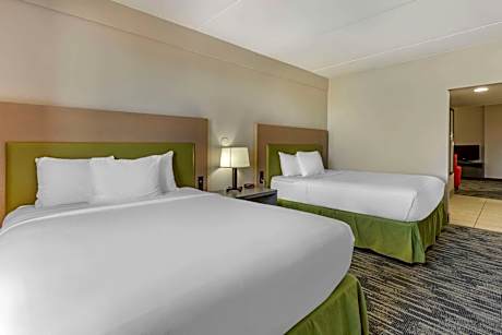 2 Queen Beds, Nonsmoking, Accessible