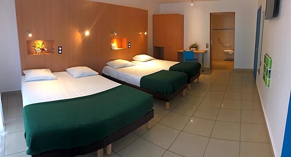 Photo 1 of 6 of Quadruple Room