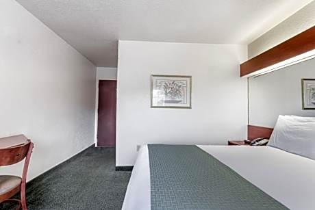 Queen Room - Disability Access