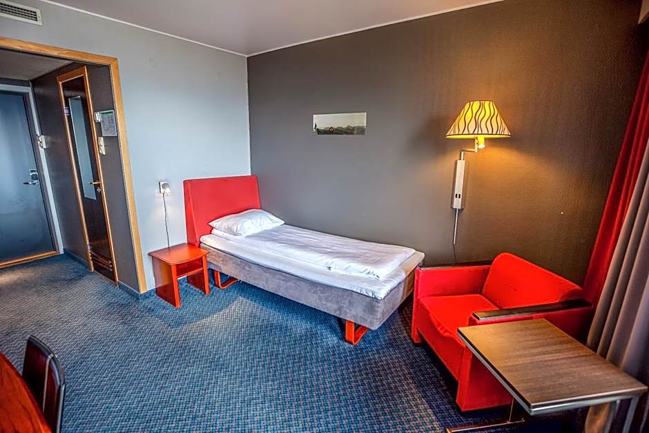 F2 Hotel