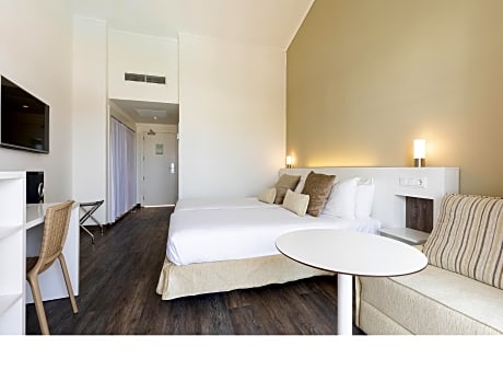 Sol Room Splash Park View