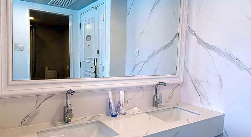 Grand Bay View Hotel & Resort