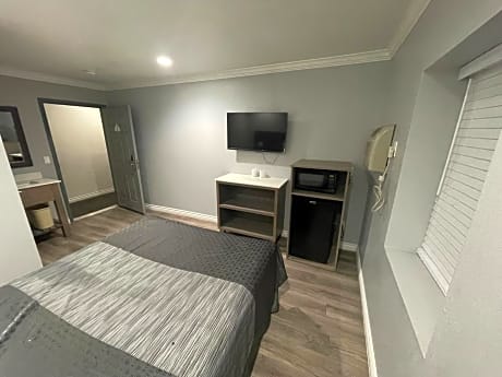 Deluxe Queen Room