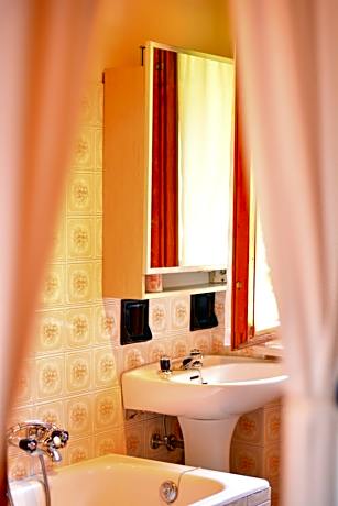 Quadruple Room with Shared Bathroom