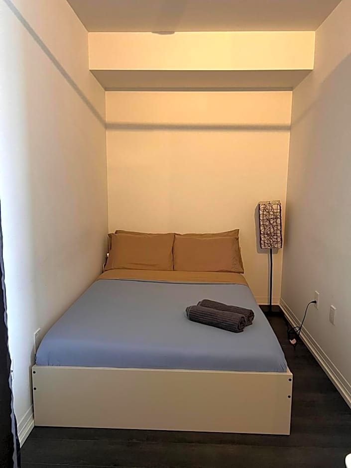 Cozy 2 Bedroom by Eaton Centre Mall