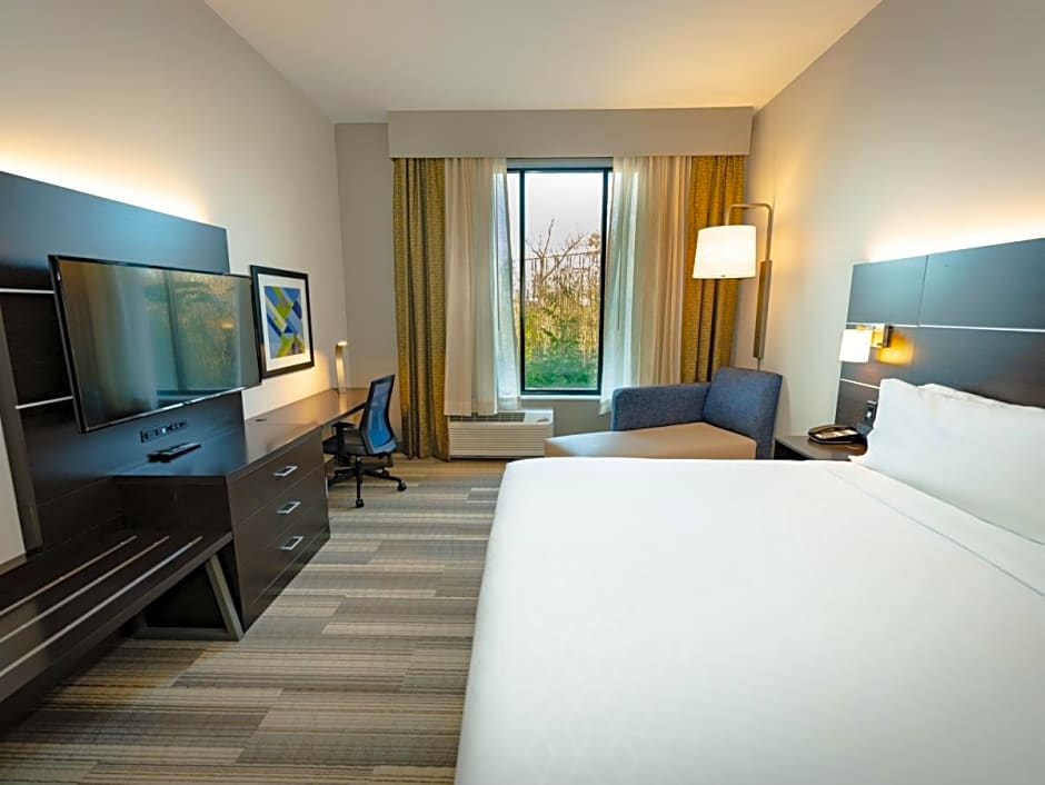 Holiday Inn Express & Suites Franklin - Berry Farms By IHG