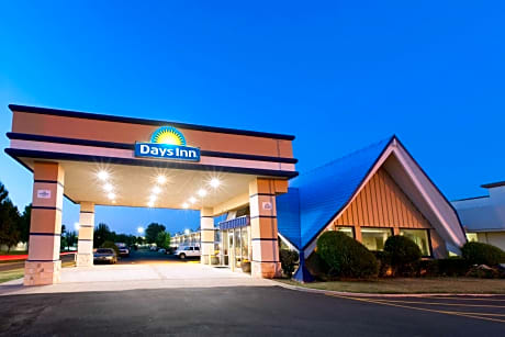 Days Inn by Wyndham Norman