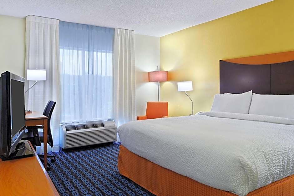Fairfield Inn & Suites by Marriott Charlotte Arrowood
