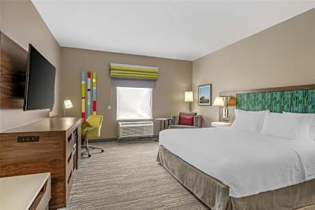 1 King Mobility/hearing Acc Ri Shower Nosmok Vis Firealrm/door/phn Alrt/hdtv Microwv/fridge/free Wi-