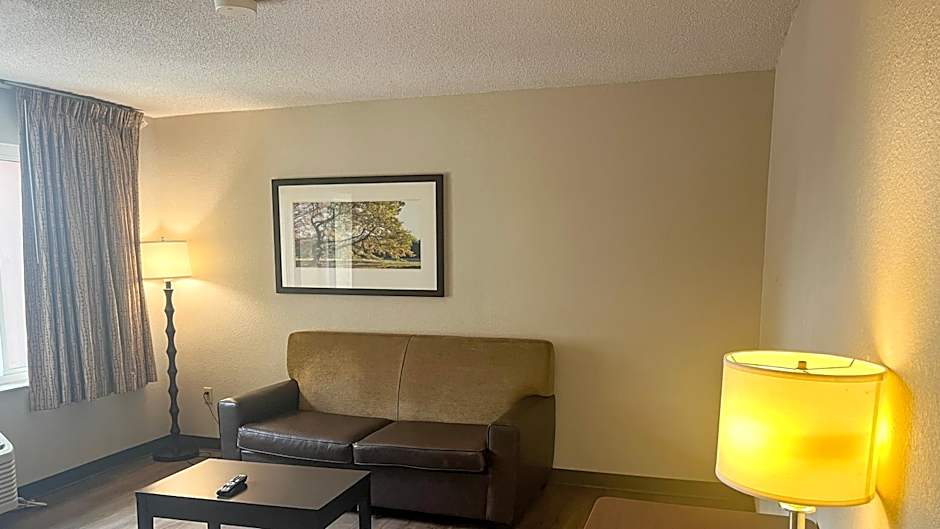 Studio 6 Chantilly VA Washington Dulles Airport