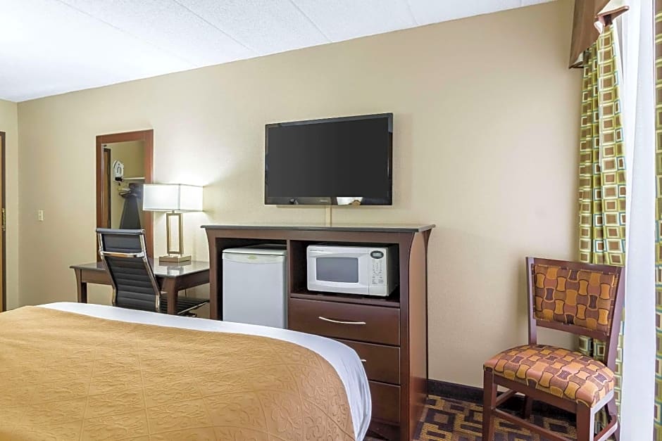 Quality Inn & Suites Arden Hills - Saint Paul North