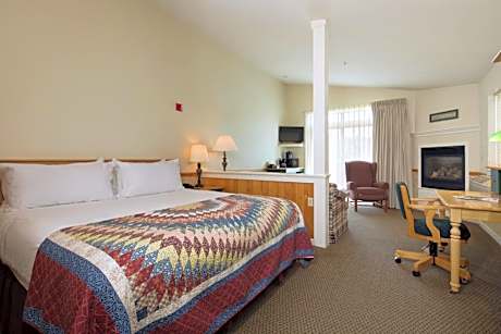 Deluxe King Room with Fireplace