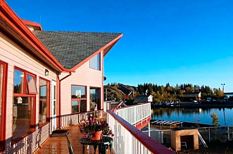 Aurora Bayside Inn