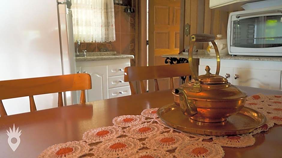 Chalé europeu com vista para natureza no interior