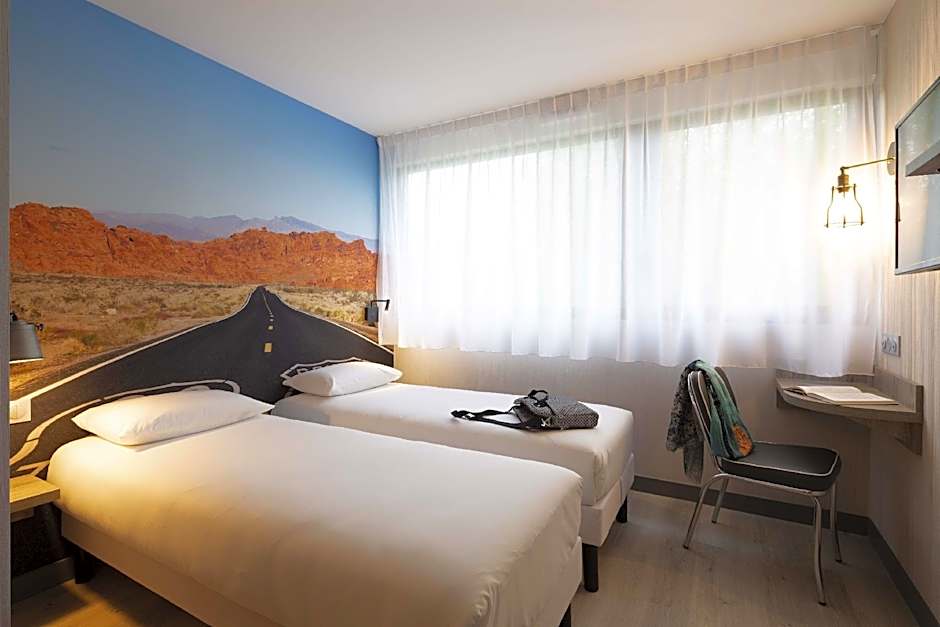 Break Hotel