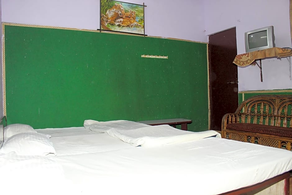 Hotel Raj Bed & Breakfast