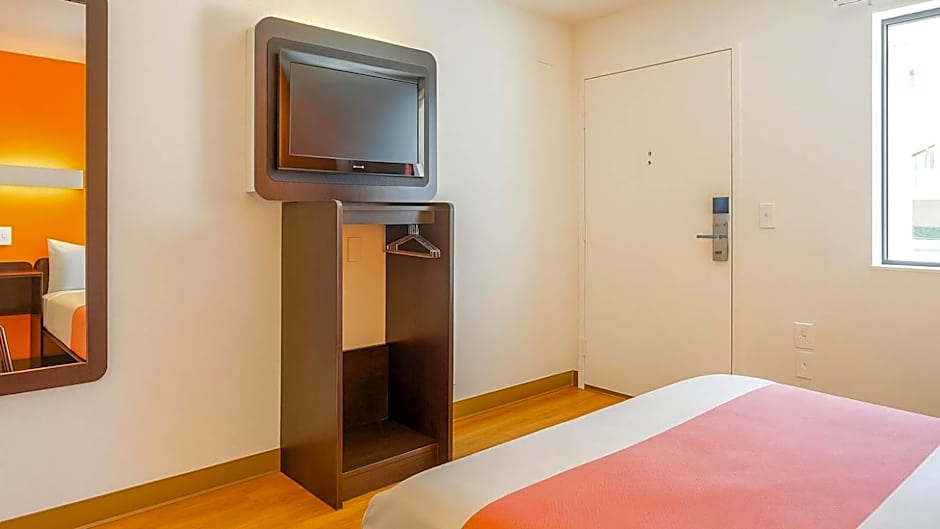 Motel 6-Carlsbad, CA Beach