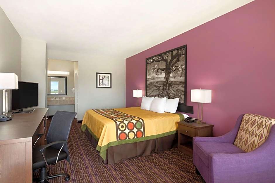 Super 8 by Wyndham Carrizo Springs