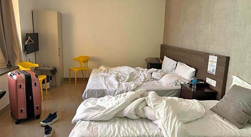 Grand Harbour Hotel