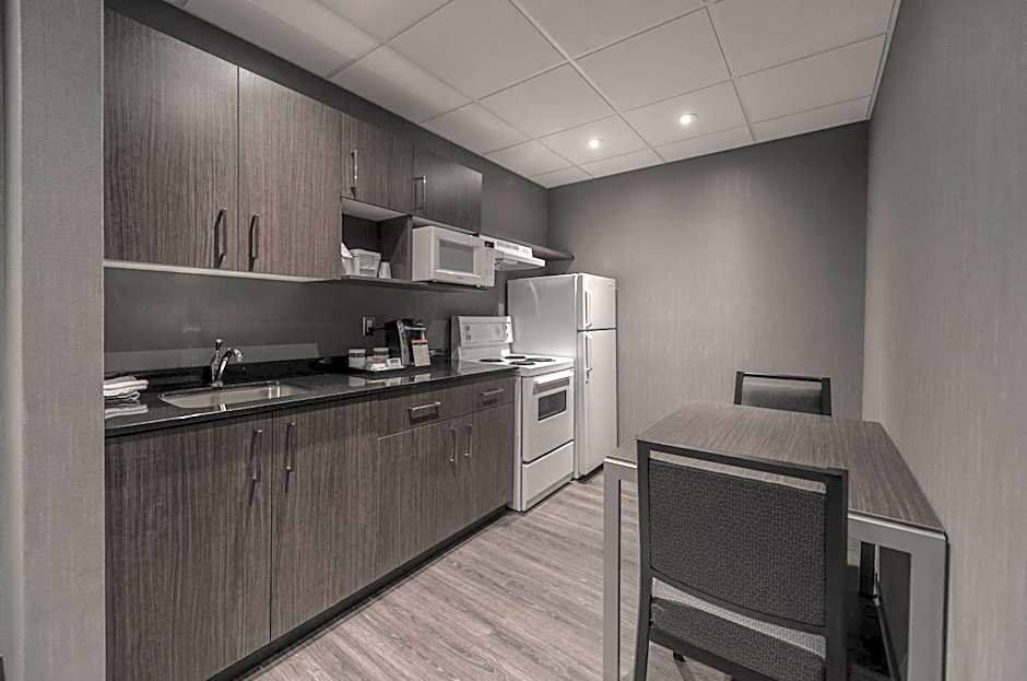 Hotel & Suites Le Dauphin Drummondville