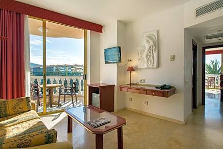 Suite (2 Adults + 1 Child)