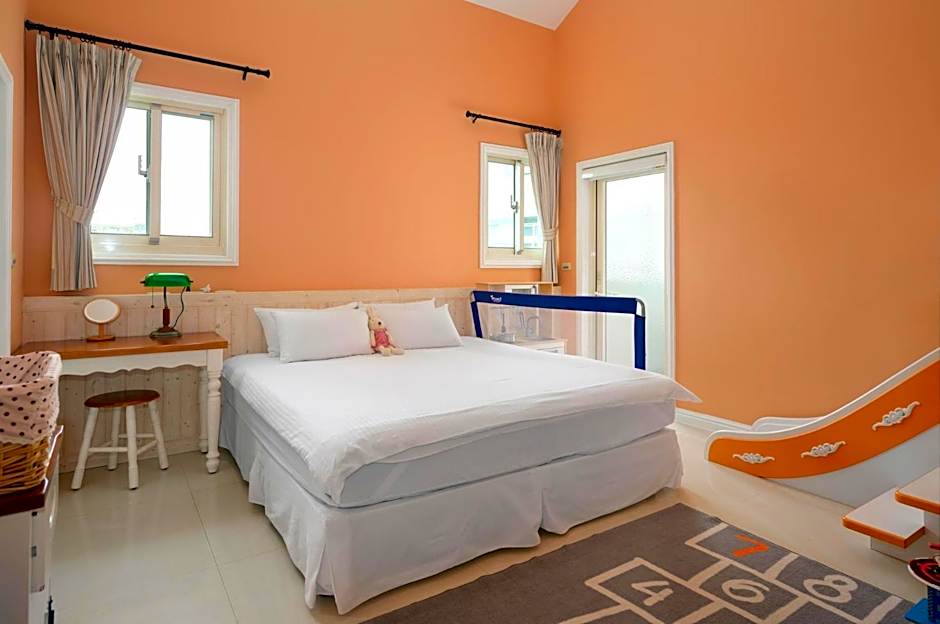 Dancing Butterfly Inn Family sliding BnB