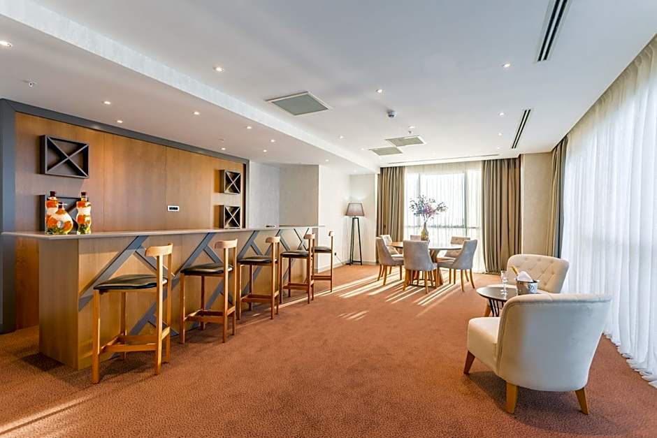 The Grand Gloria Hotel
