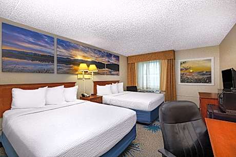 2 Queen Beds Pet-Friendly Non-Smoking