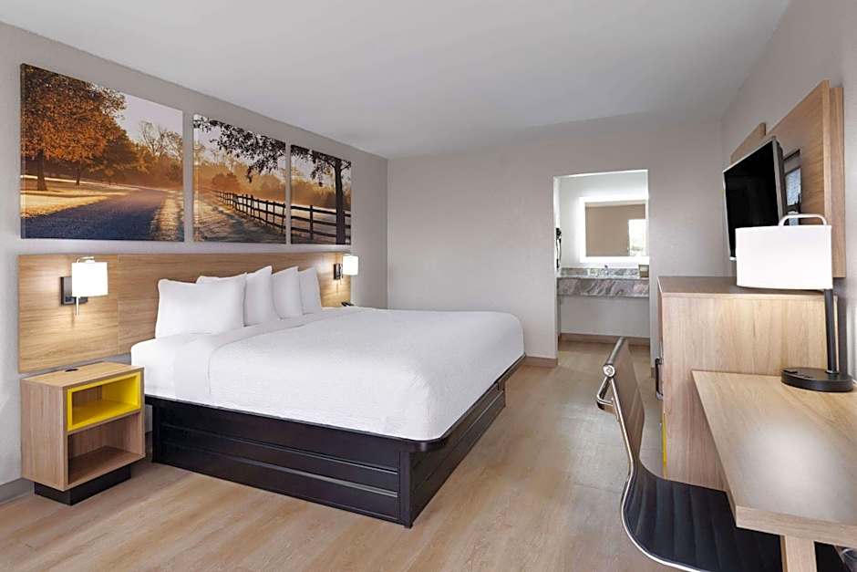 Days Inn by Wyndham Montgomery I-85