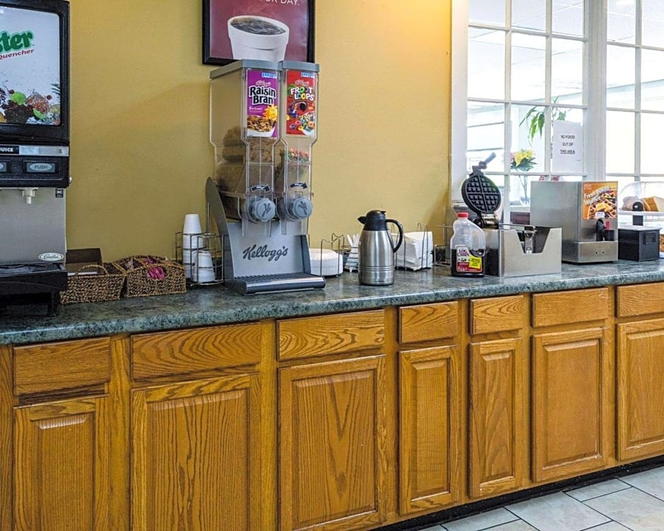 Rodeway Inn Colonial Heights I-95