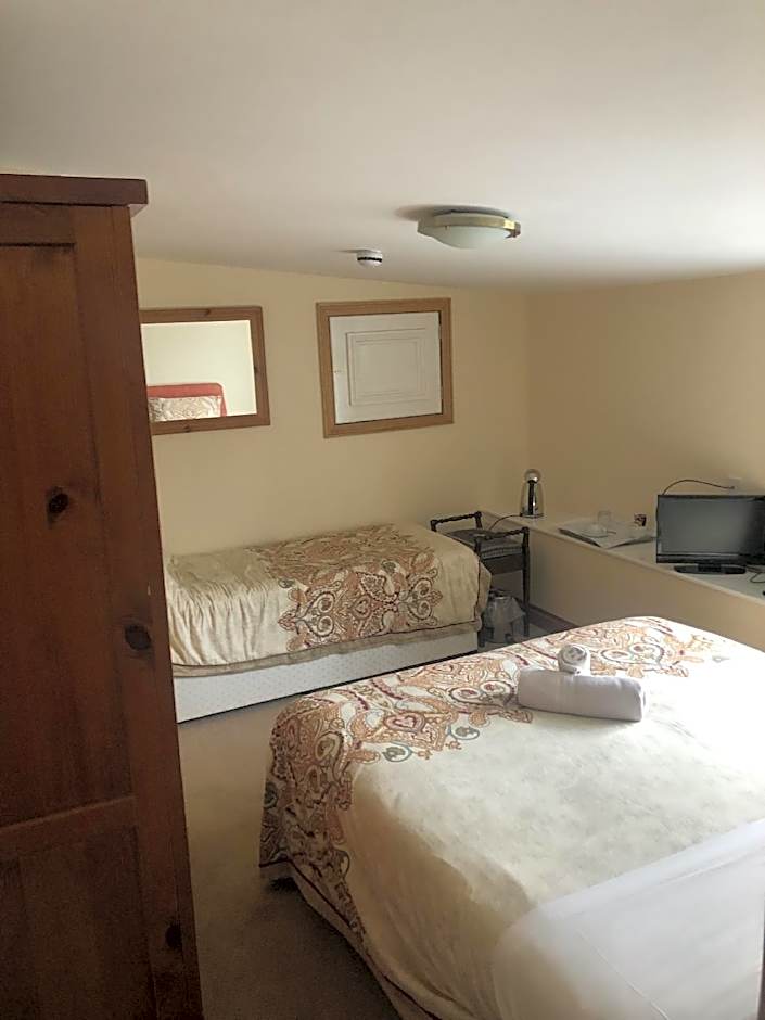 Sir Alfred Munnings Hotel