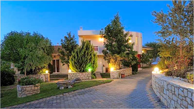 Rafkos Mansion with Private Pool and Amazing View