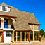 Econo Lodge Inn & Suites