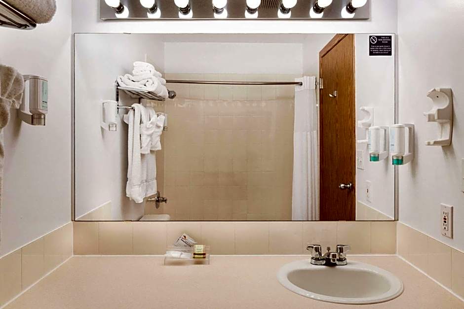 Super 8 by Wyndham Drayton Valley