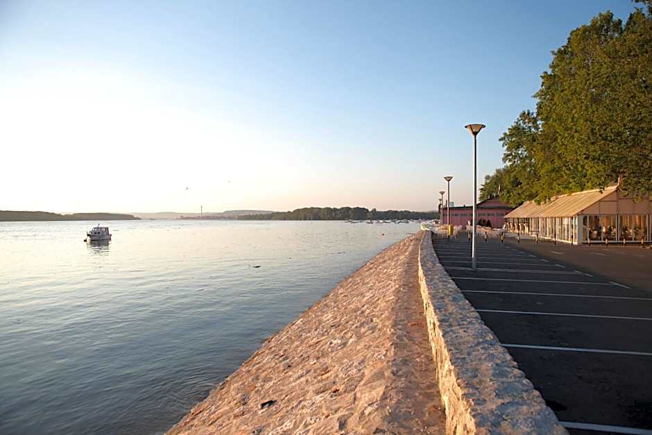 Side One Design Hotel Garni