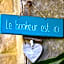 L'AMARILYS chambre d'hôte au coeur du village, terrasse avec vue sur le château