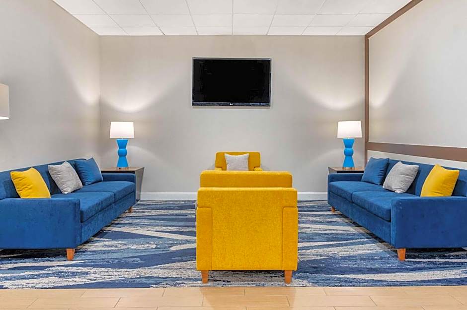 Comfort Inn & Suites Danbury-Bethel