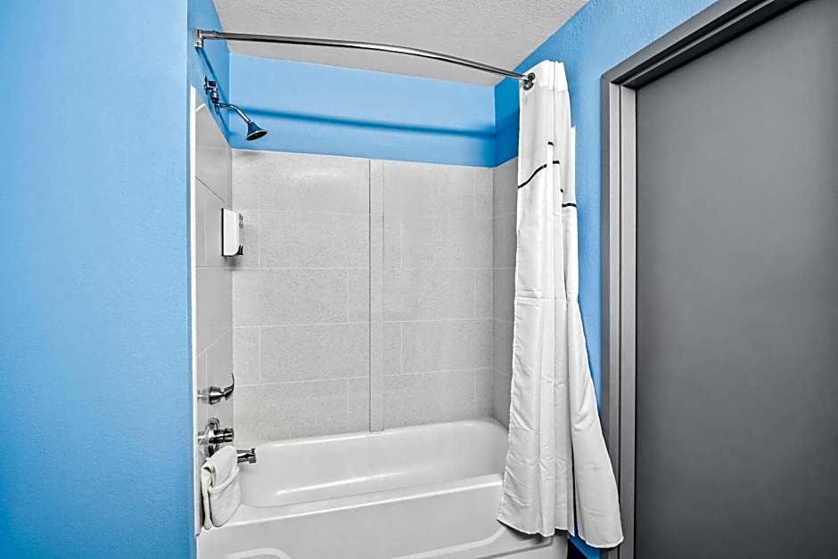 HomeTowne Studios Southfield