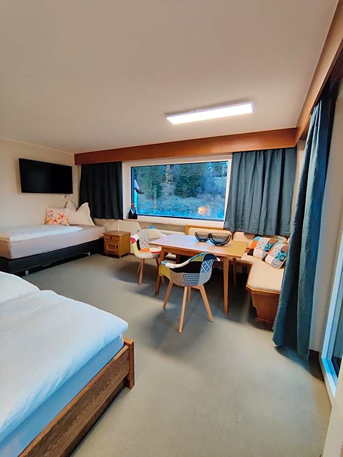 Alpinum Hostel Biberwier - Günstige Privatzimmer in der Zugspitz Arena