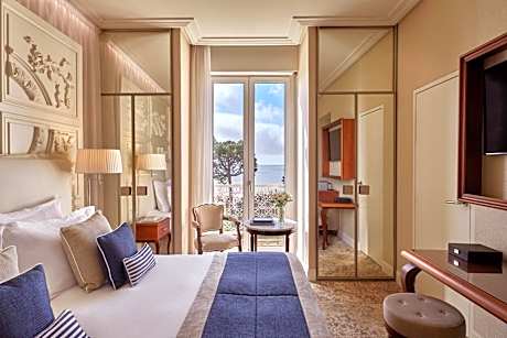 Deluxe Room with Sea View