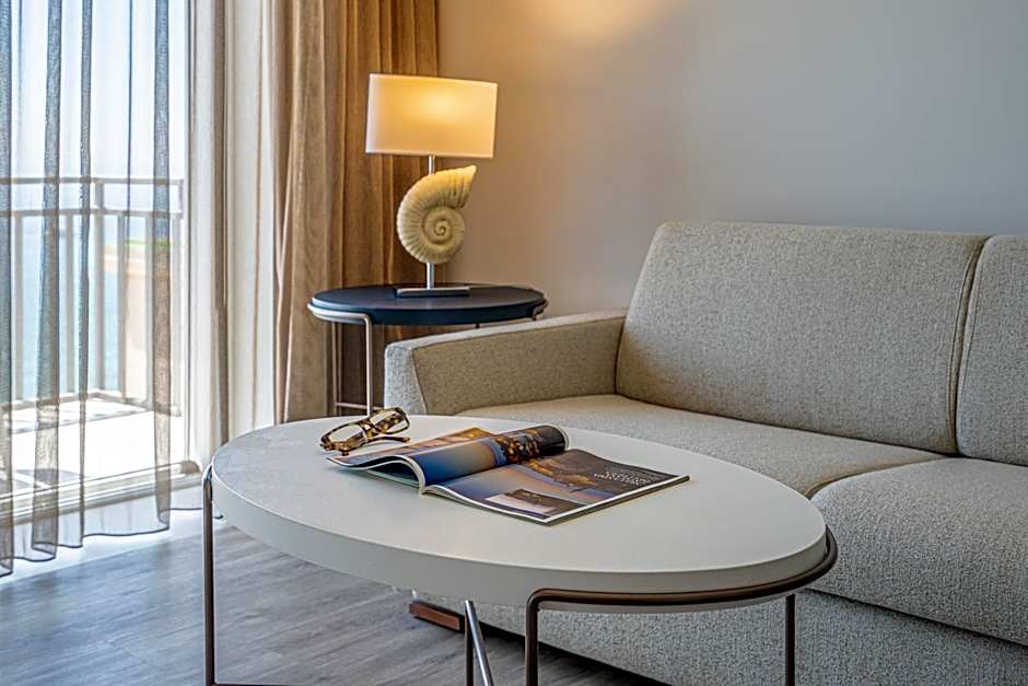 Summit Hotel