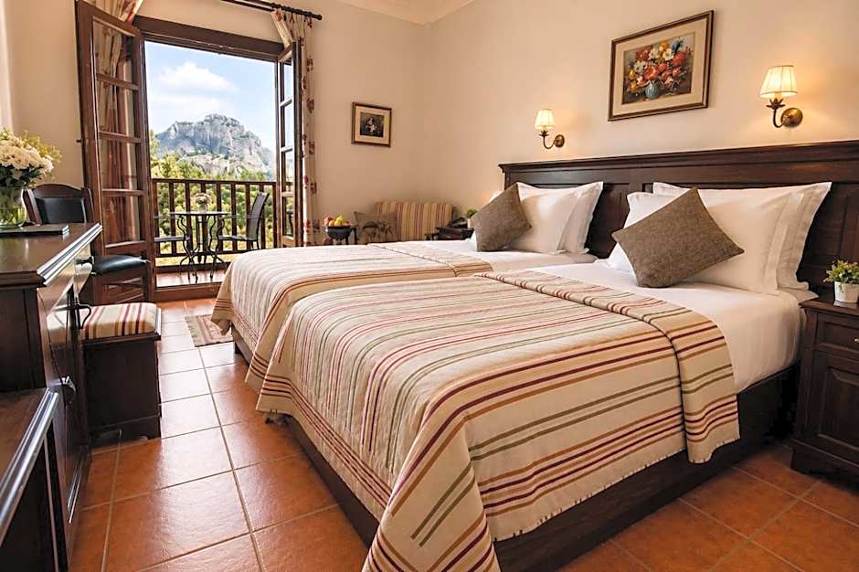 Hotel Doupiani House